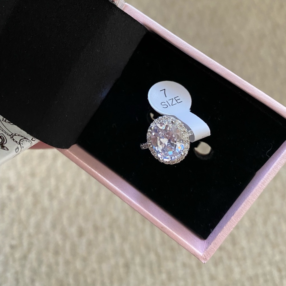 PEERMONT JEWELRY OVAL RHINESTONE RING NEW 7